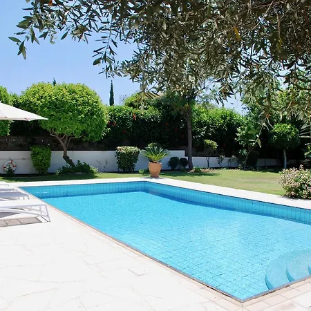 빌라 Beautiful Villa Pera With Private Pool And Lovely Gardens, Aphrodite Hills *
