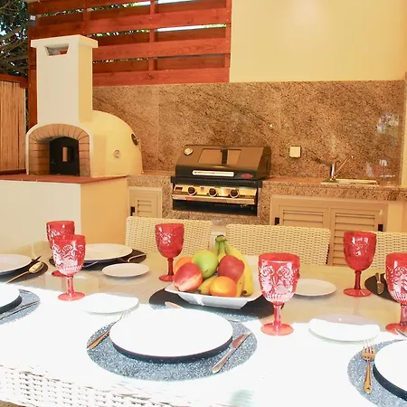 빌라 Beautiful Villa Pera With Private Pool And Lovely Gardens, Aphrodite Hills