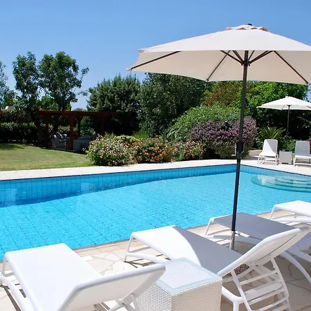 Beautiful Villa Pera With Private Pool And Lovely Gardens, Aphrodite Hills 빌라 코우클리아