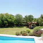 Beautiful Villa Pera With Private Pool And Lovely Gardens, Aphrodite Hills וילה