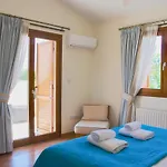 Beautiful Villa Pera With Private Pool And Lovely Gardens, Aphrodite Hills