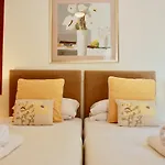 Beautiful Villa Pera With Private Pool And Lovely Gardens, Aphrodite Hills וילה קוקליה