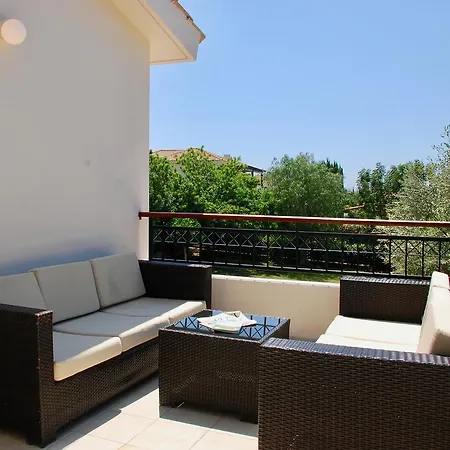 Beautiful Villa Pera With Private Pool And Lovely Gardens, Aphrodite Hills Villa Kouklia