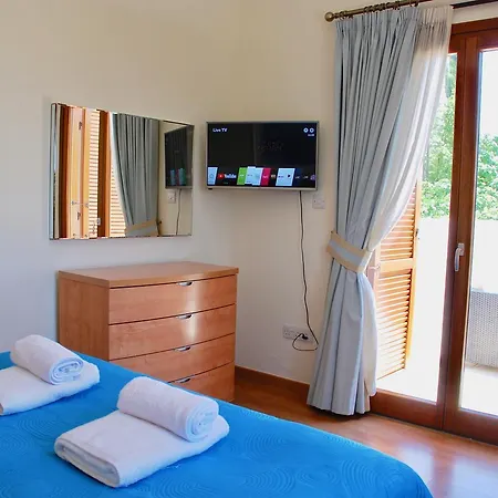 Beautiful Villa Pera With Private Pool And Lovely Gardens, Aphrodite Hills Villa *