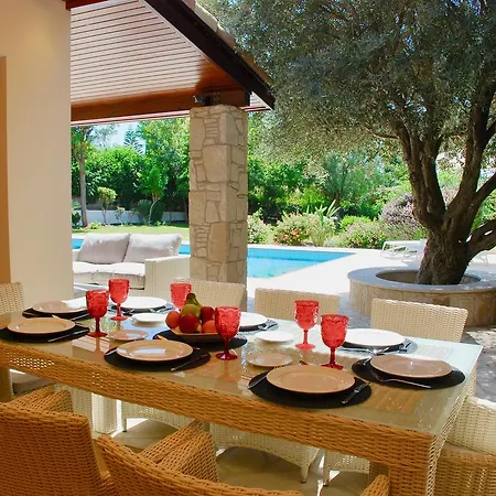 Beautiful Villa Pera With Private Pool And Lovely Gardens, Aphrodite Hills Kouklia
