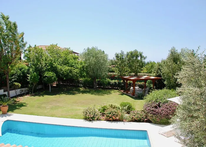Beautiful Villa Pera With Private Pool And Lovely Gardens, Aphrodite Hills Vila