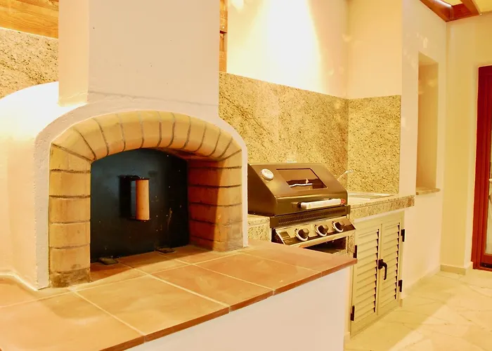 Villa Beautiful Villa Pera With Private Pool And Lovely Gardens, Aphrodite Hills Sakarya