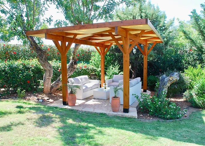 Beautiful Villa Pera With Private Pool And Lovely Gardens, Aphrodite Hills Villa *