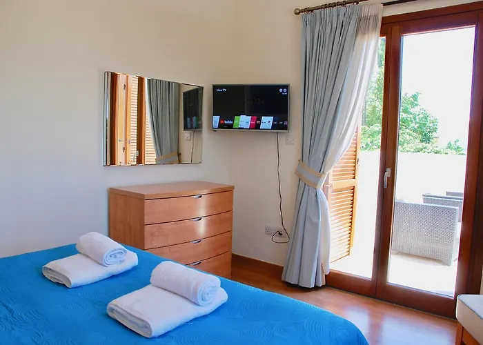 Beautiful Villa Pera With Private Pool And Lovely Gardens, Aphrodite Hills Vila *