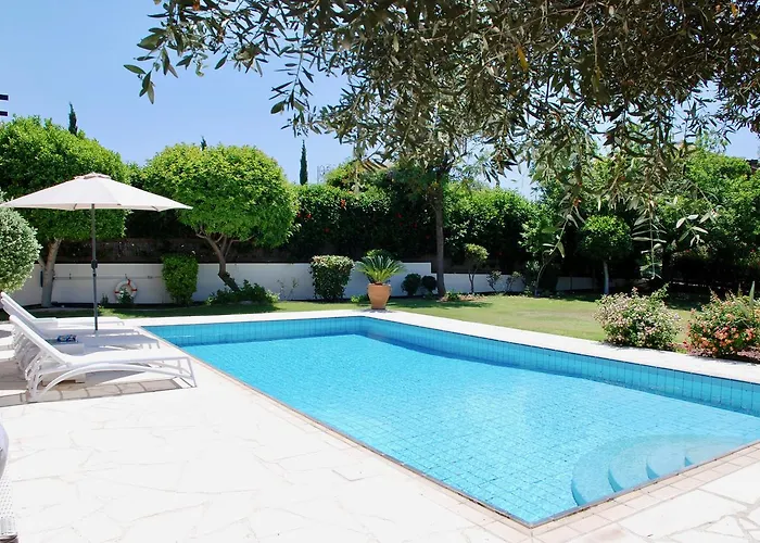 Vila Beautiful Villa Pera With Private Pool And Lovely Gardens, Aphrodite Hills *
