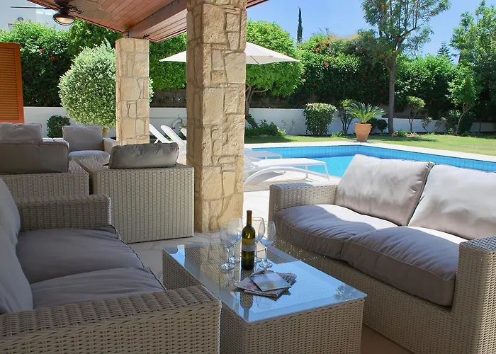 Vila Beautiful Villa Pera With Private Pool And Lovely Gardens, Aphrodite Hills