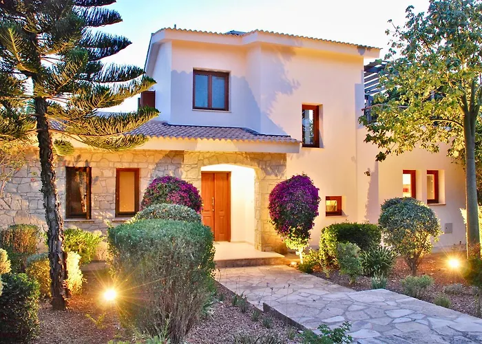 Beautiful Villa Pera With Private Pool And Lovely Gardens, Aphrodite Hills *