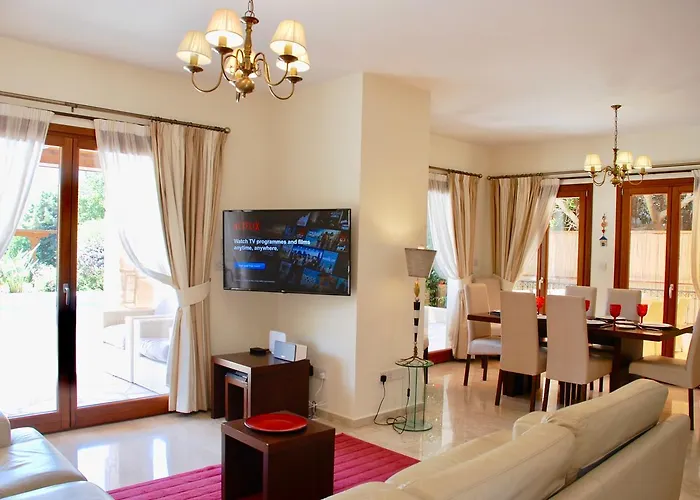 Vila Beautiful Villa Pera With Private Pool And Lovely Gardens, Aphrodite Hills Kouklia