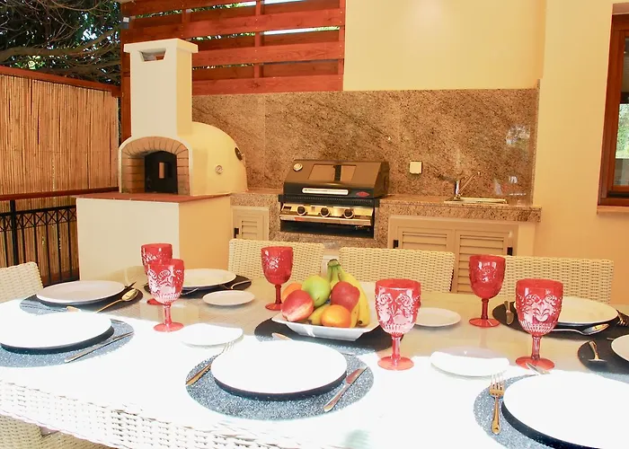Vila Beautiful Villa Pera With Private Pool And Lovely Gardens, Aphrodite Hills