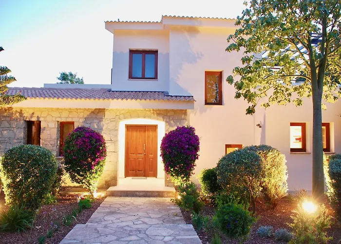 Vila Beautiful Villa Pera With Private Pool And Lovely Gardens, Aphrodite Hills Kouklia