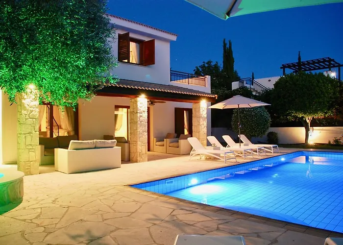 Vila Beautiful Villa Pera With Private Pool And Lovely Gardens, Aphrodite Hills
