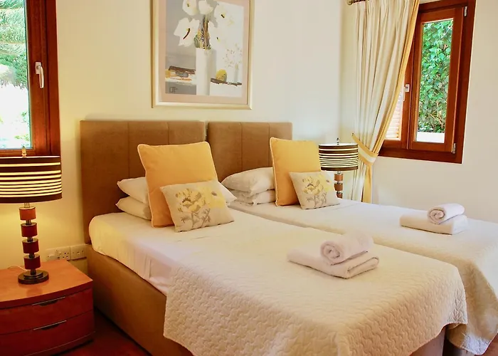 Beautiful Villa Pera With Private Pool And Lovely Gardens, Aphrodite Hills Vila *